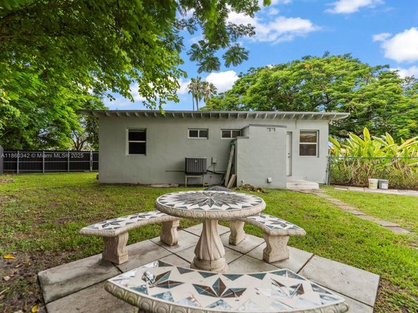 201 Flagler Dr, Miami Springs FL 33166