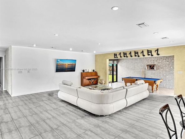 15555 Old Cutler Rd, Palmetto Bay FL 33157