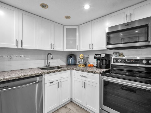 2600 Collins Ave 206, Miami Beach FL 33140