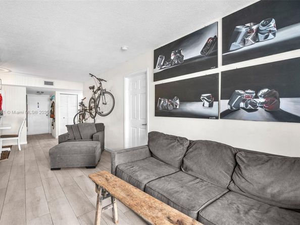 2600 Collins Ave 206, Miami Beach FL 33140