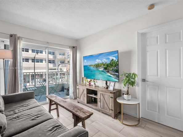 2600 Collins Ave 206, Miami Beach FL 33140