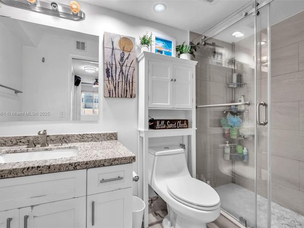 2600 Collins Ave 206, Miami Beach FL 33140