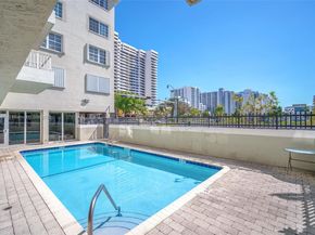 2600 Collins Ave 206, Miami Beach FL 33140