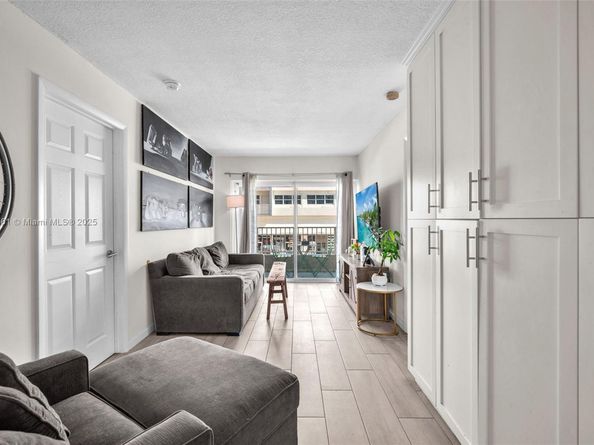 2600 Collins Ave 206, Miami Beach FL 33140