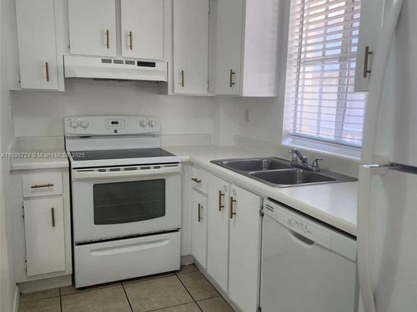 6195 NW 186th St 309, Hialeah FL 33015