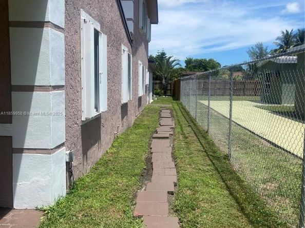 21375 SW 122nd Ave, Miami FL 33177