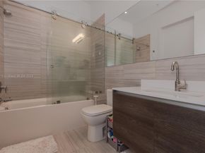 301 Altara Ave 305, Coral Gables FL 33146