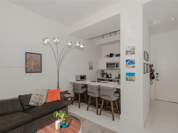 301 Altara Ave 305, Coral Gables FL 33146
