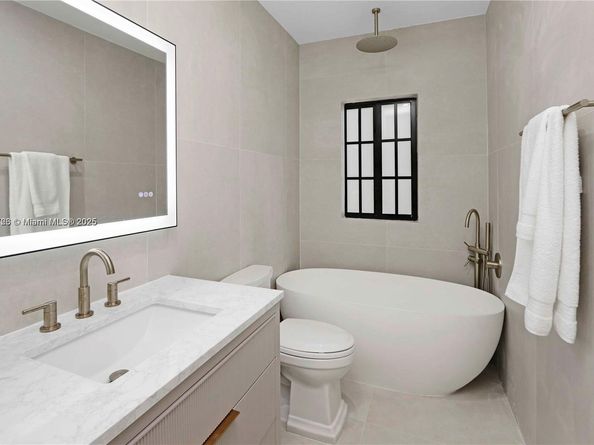 3153 Royal Palm Ave, Miami Beach FL 33140
