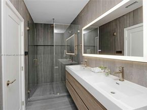 3153 Royal Palm Ave, Miami Beach FL 33140