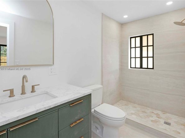 3153 Royal Palm Ave, Miami Beach FL 33140