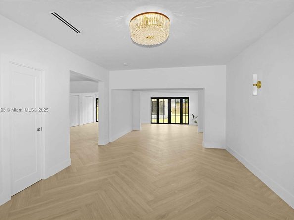 3153 Royal Palm Ave, Miami Beach FL 33140