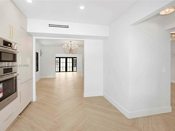 3153 Royal Palm Ave, Miami Beach FL 33140