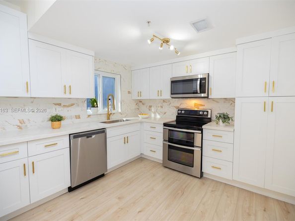 1611 SW 2nd Ct AA112, Miami FL 33129
