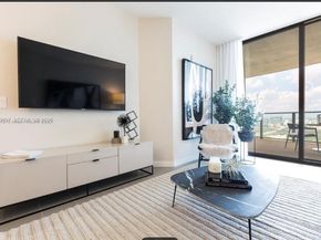 1600 NE 1st Ave 2811, Miami FL 33132