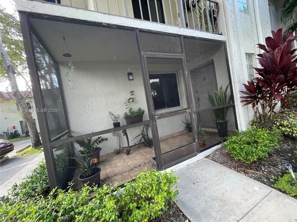 16240 Laurel Dr 101, Weston FL 33326