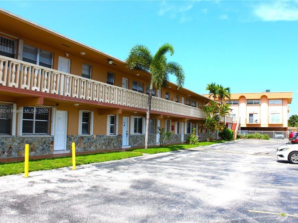 1154 W 35th St 221, Hialeah FL 33012