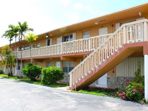 1154 W 35th St 221, Hialeah FL 33012