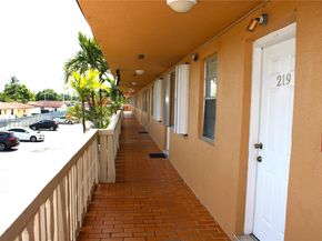 1154 W 35th St 221, Hialeah FL 33012