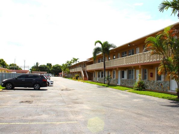 1154 W 35th St 221, Hialeah FL 33012