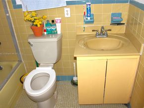 1154 W 35th St 221, Hialeah FL 33012