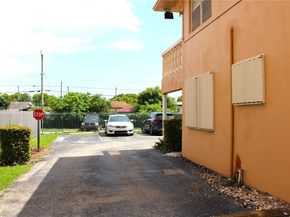 1154 W 35th St 221, Hialeah FL 33012