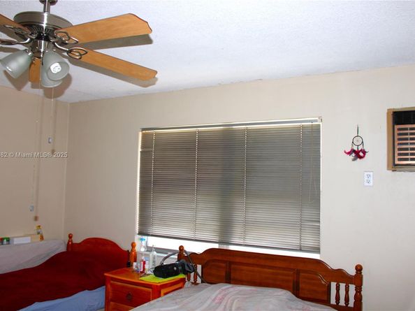 1154 W 35th St 221, Hialeah FL 33012