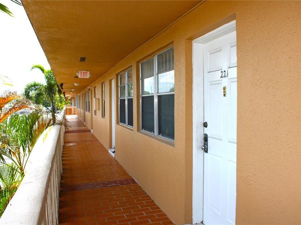 1154 W 35th St 221, Hialeah FL 33012
