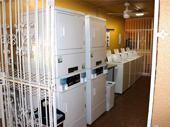 1154 W 35th St 221, Hialeah FL 33012
