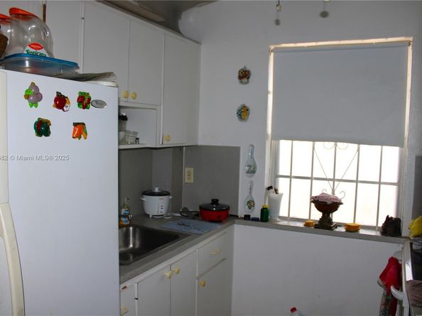 1154 W 35th St 221, Hialeah FL 33012