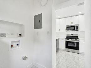 6442 Oak St, Hollywood FL 33024