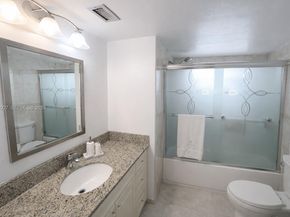 1780 NE 191st St 2102, Miami FL 33179