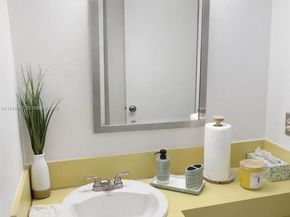 1780 NE 191st St 2102, Miami FL 33179