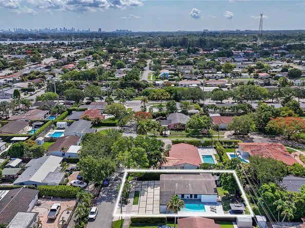 9240 SW 57th Ter, Miami FL 33173