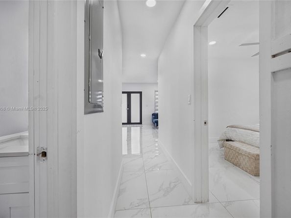 9240 SW 57th Ter, Miami FL 33173