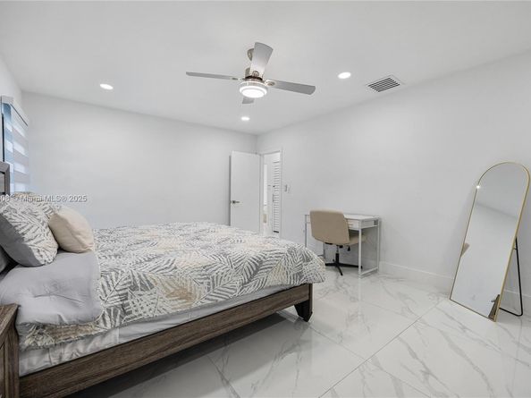 9240 SW 57th Ter, Miami FL 33173