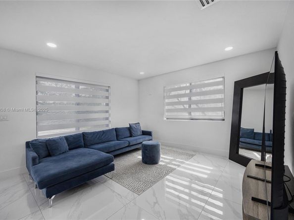9240 SW 57th Ter, Miami FL 33173