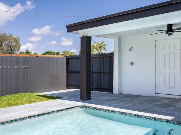 9240 SW 57th Ter, Miami FL 33173