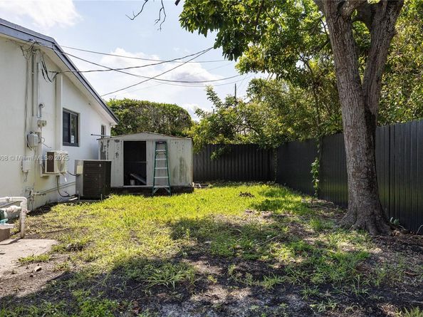 9240 SW 57th Ter, Miami FL 33173
