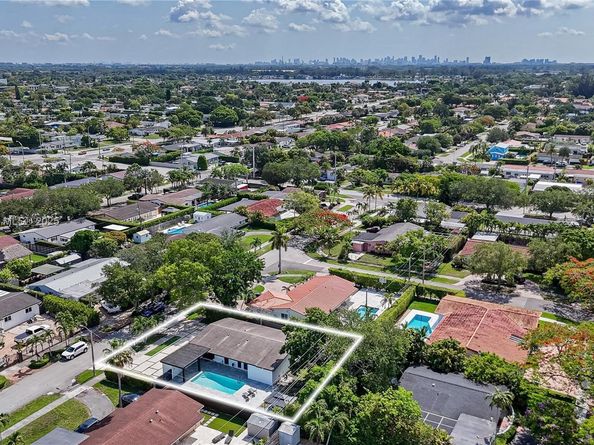 9240 SW 57th Ter, Miami FL 33173