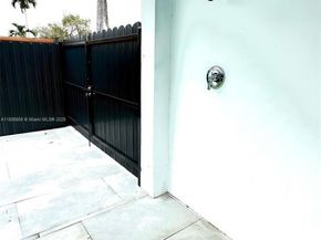 9240 SW 57th Ter, Miami FL 33173