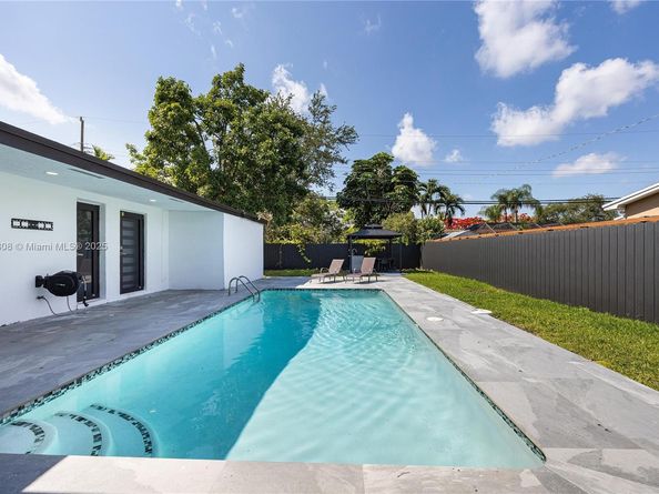 9240 SW 57th Ter, Miami FL 33173