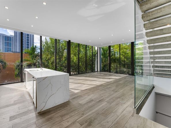 1525 Bay Rd 1525, Miami Beach FL 33139