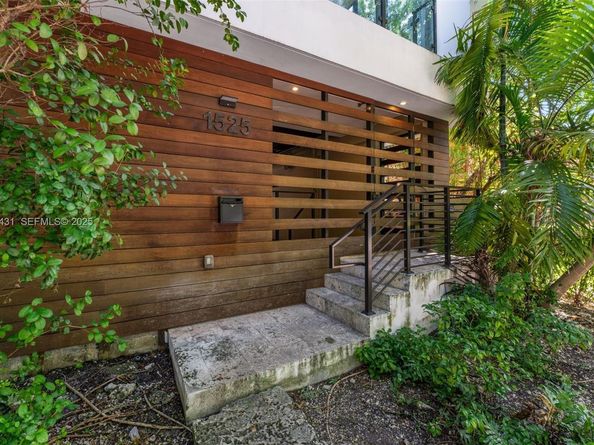 1525 Bay Rd 1525, Miami Beach FL 33139