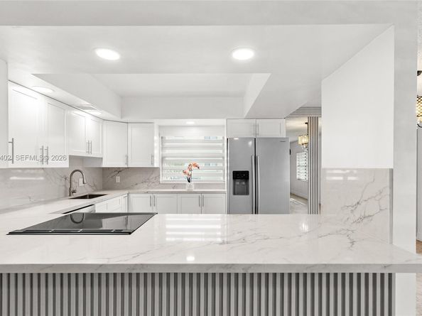 850 SW 133rd Ter 118B, Pembroke Pines FL 33027