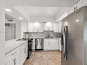 850 SW 133rd Ter 118B, Pembroke Pines FL 33027