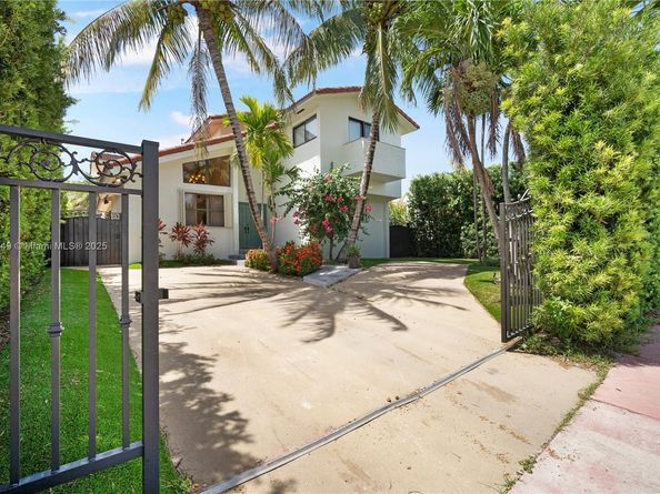 1556 71st St, Miami Beach FL 33141