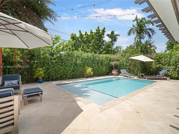 1556 71st St, Miami Beach FL 33141