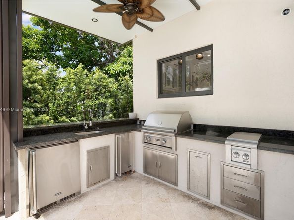 1556 71st St, Miami Beach FL 33141