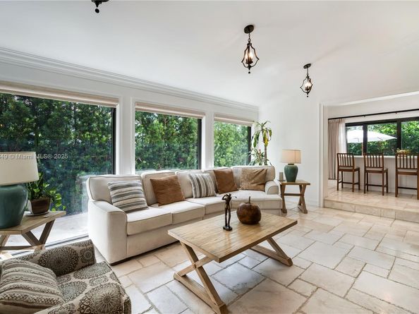 1556 71st St, Miami Beach FL 33141